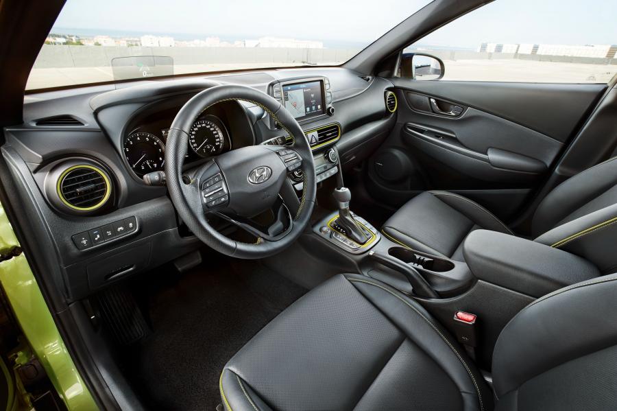 Интерьер Hyundai Kona AWD 2017 года  (WW) (фото 34 из 56)